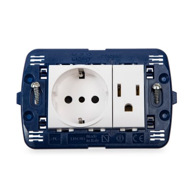 TOMA AMERICANA + TOMA SCHUKO LIGHT BTICINO