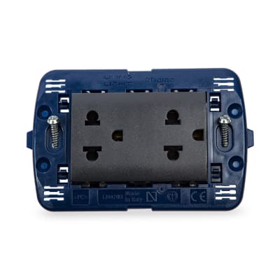 TOMA UNIVERSAL + T DUPL LIVING LIGHT BTICINO