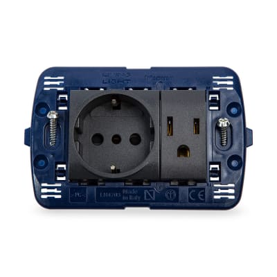 TOMA AMERICANA + TOMA SCHUKO LIVING LIGHT BTICINO