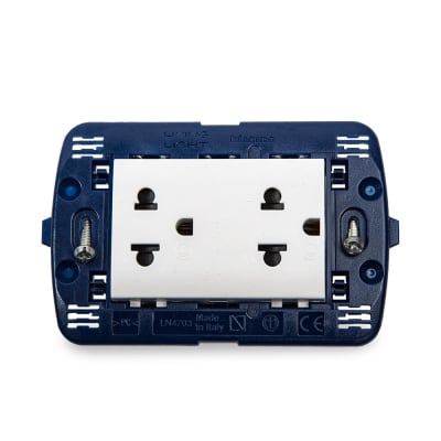 TOMA UNIPERSONAL + TOMA DUPLEX LIGHT BTICINO