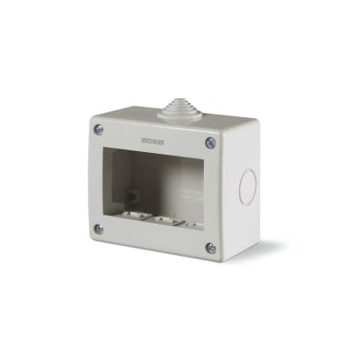 CAJA PARA ADOSAR 3 MODULOS S/TAPA C/ADAPTADOR UNIBOX IP40 TRANSFORMADO SCAME