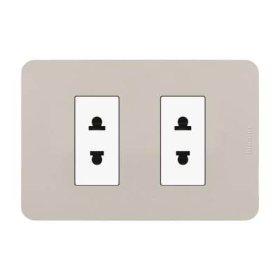 TOMACORRIENTE UNIVERSAL DOBLE ARENA MATIX GO BTICINO