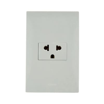 TOMACORRIENTE UNIVERSAL S220 BLANCO DE POLICARBONATO CON CONTACTOS DE LATON Y PLATA SIMON