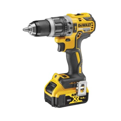 TALADRO PERCUTOR INALAMBRICO 1/2'' 20V XR + BATERIA 5AH 20V + CARGADOR + 02 BROCAS DE METAL DEWALT