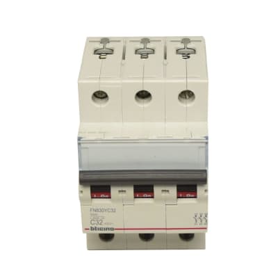 INTERRUPTOR TERMOMAGNÉTICO 3X32A 10/6KA 220/440V TIPO C DIN BTDIN FN830YC32 BTICINO