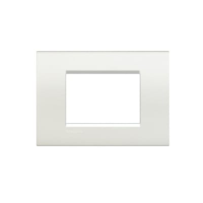 PLACA DE TECNOPOLIMERO 3 MODULOS RECTANGULAR BLANCO LIVING-LIGHT LNA4803BI BTICINO