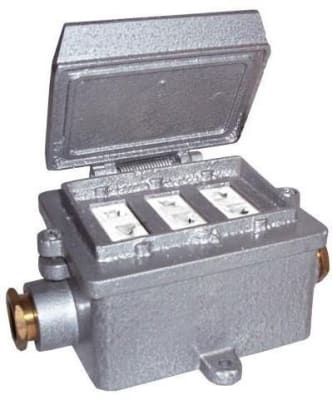 TOMACORRIENTE INDUSTRIAL TRIPLE 15A TRT/15 AIBAR
