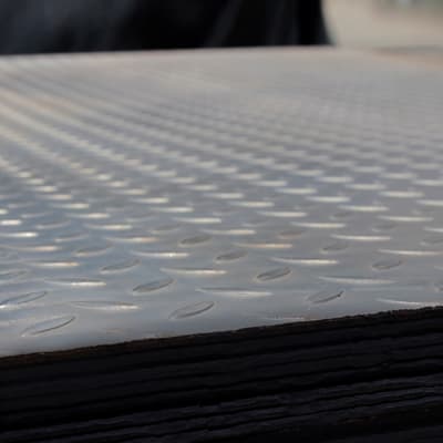 PLANCHAS ESTRIADAS LAC A36 1200X2400X2.4MM ACERO IMPORTADO