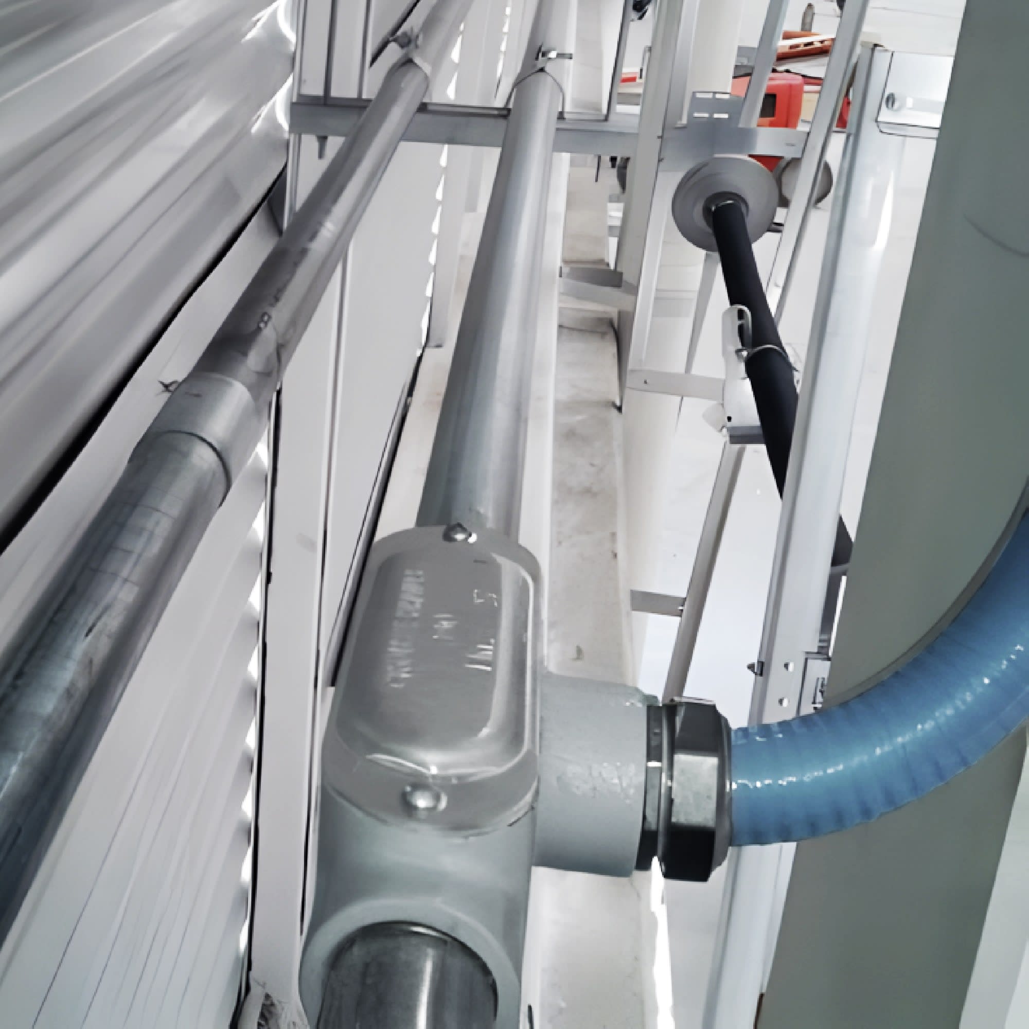 TUBERIA CONDUIT FLEXIBLE LIBRE DE HALOGENO LIQUIDTIGHT 3/4'' (ROLLO 100 MTS) MODELO LQLH METAL CORAZA3
