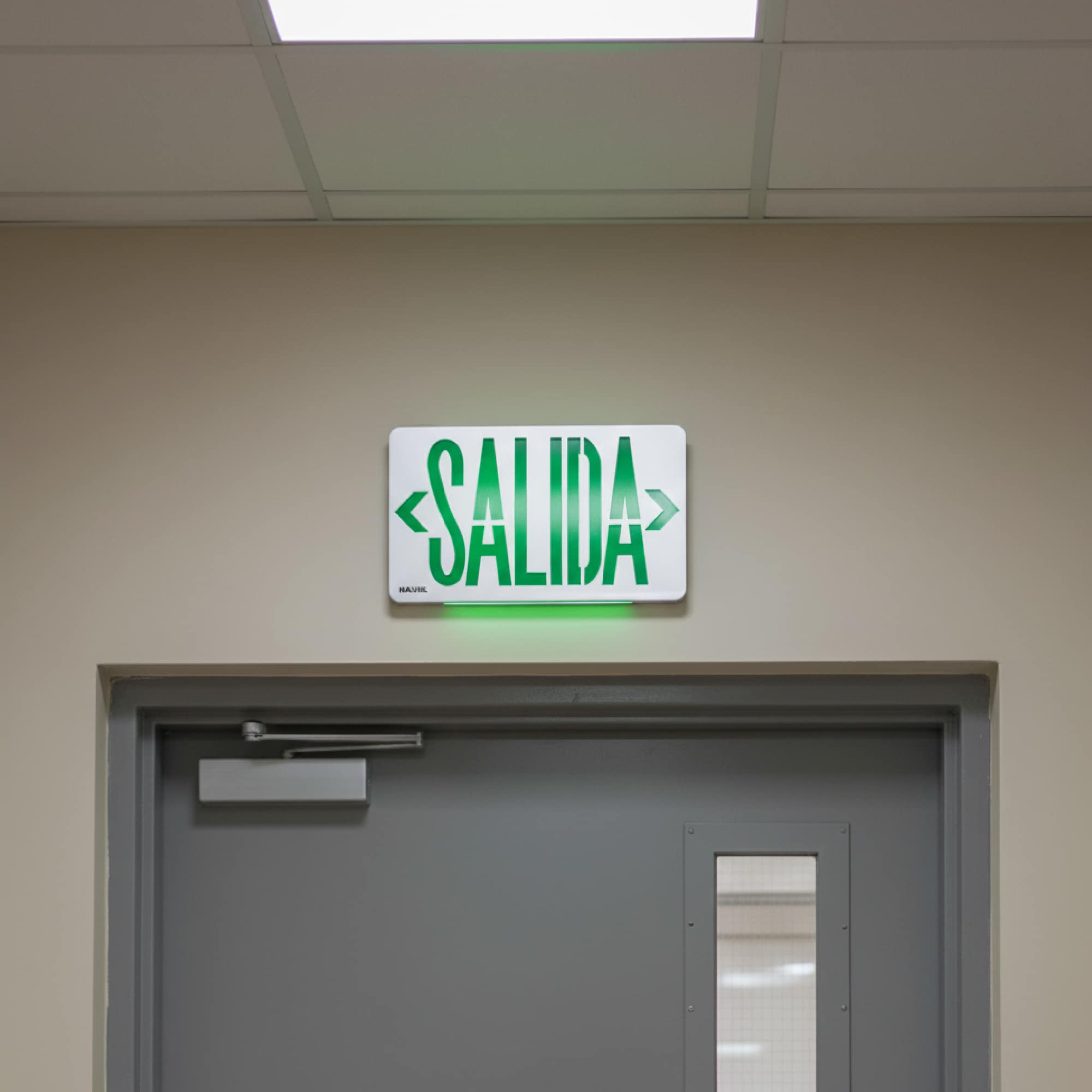 SEÑAL DE SEG EMERG 2W 20LM AUT 3HR LETRAS EN  VERDE 6500K 220-240VAC (CON UL) NV-7007UL NAVIA LED3