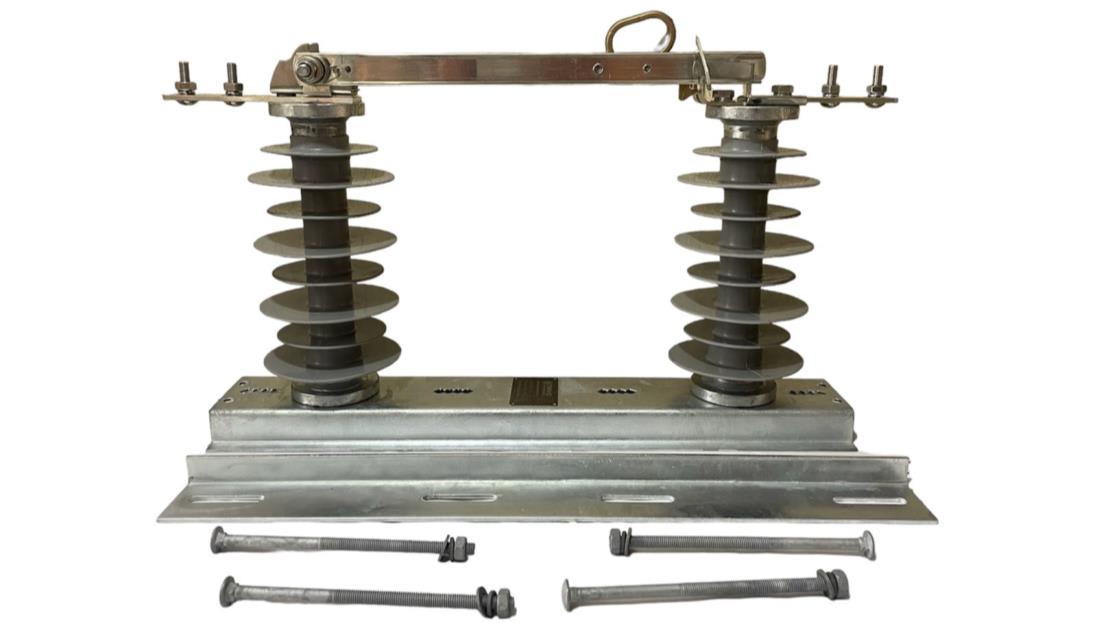 SECCIONADOR CUT OUT POLIMERICO TIPO CUCHILLA 27KV 630A 150KVBILL TANHO