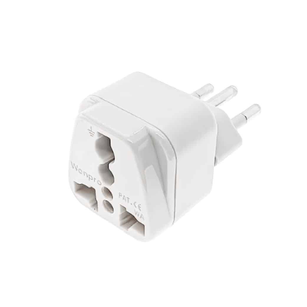 ADAPTADOR UNIVERSAL 10A 250V PARA USO BRASIL COLOR GRIS RESISTENTE WONPRO