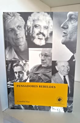 PENSADORES REBELDES