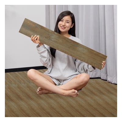 LAMINA DE PISO ADHESIVO PLASTICO CAFE 15.2X91.44CM | 36 UNID1