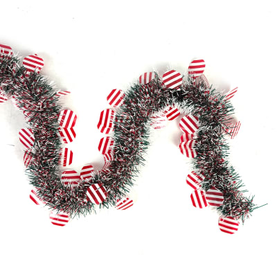 GUIRNALDA NAVIDAD PINO  BORDE BLANCO Y DULCES 2MTS1