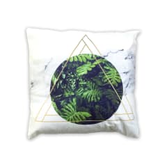 COJIN DECORATIVO ESTAMPADO TRIANGULO CON PLANTAS 43X43CM | 6 UNID