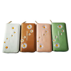 BILLETERA MUJER  DISEÑO FLORES BLANCAS 19X10CM