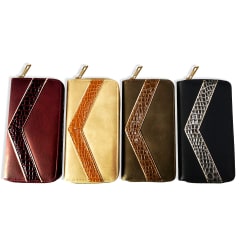 BILLETERA MUJER RELIEVE