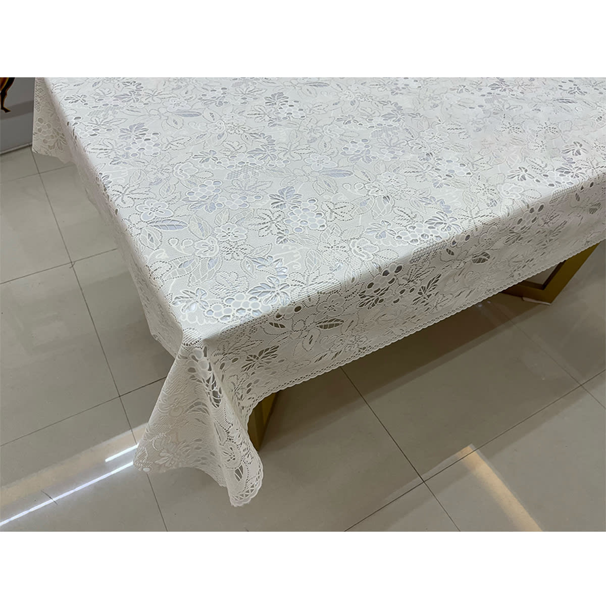 MANTEL PLASTICO ESTAMPADO FLORES EN ENCAJE  1.37X20M | 20 UNID 0
