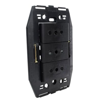 Conjunto Enchufe Triple 2p+T 10a S/Tapa Negro Kalop