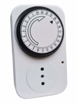Temporizador 24hrs c/enchufe y toma 220V 3500W Bekam