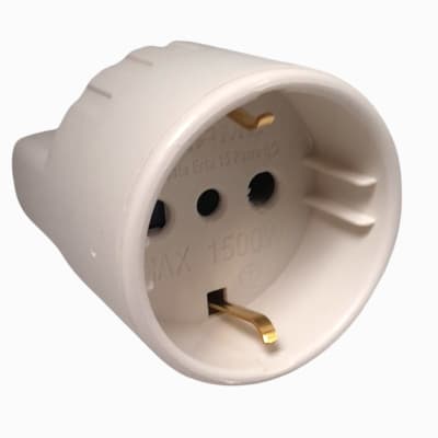 Adaptador schuko 220- 250V AC max 1500W1