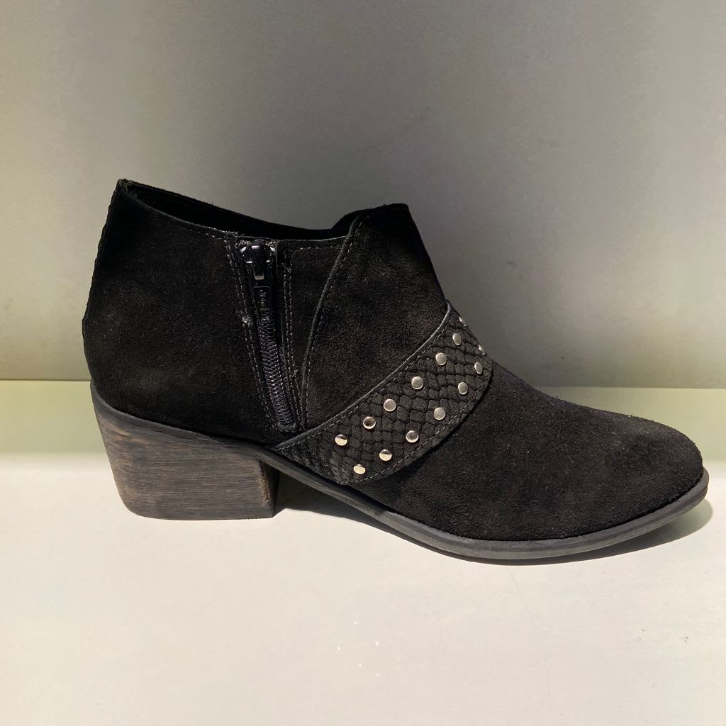 Botín corto negro tachas | Tienda Mottai