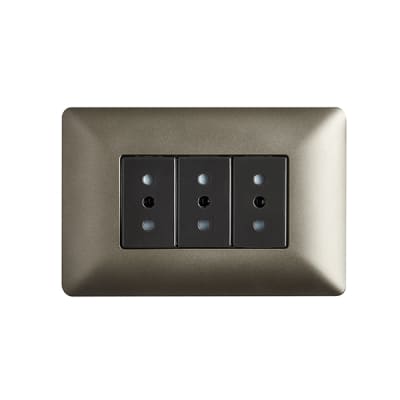 Tomacorriente Triple 10A STANFORD Café 1