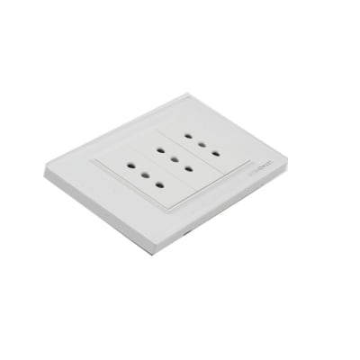 Tomacorriente Muro 3 Módulos Línea Crystal 5