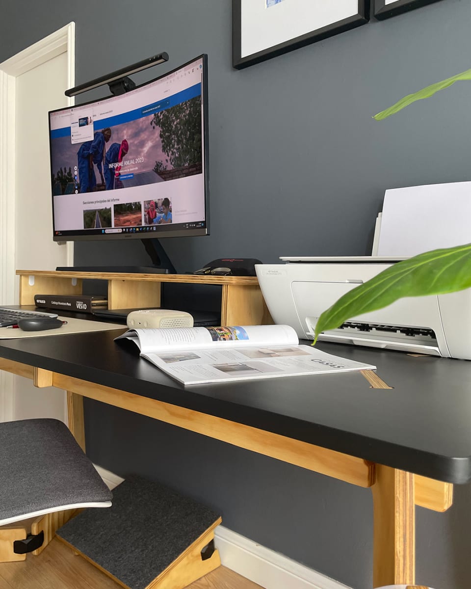 Escritorio Karya Tab. Negro 1.60x0.70mts5