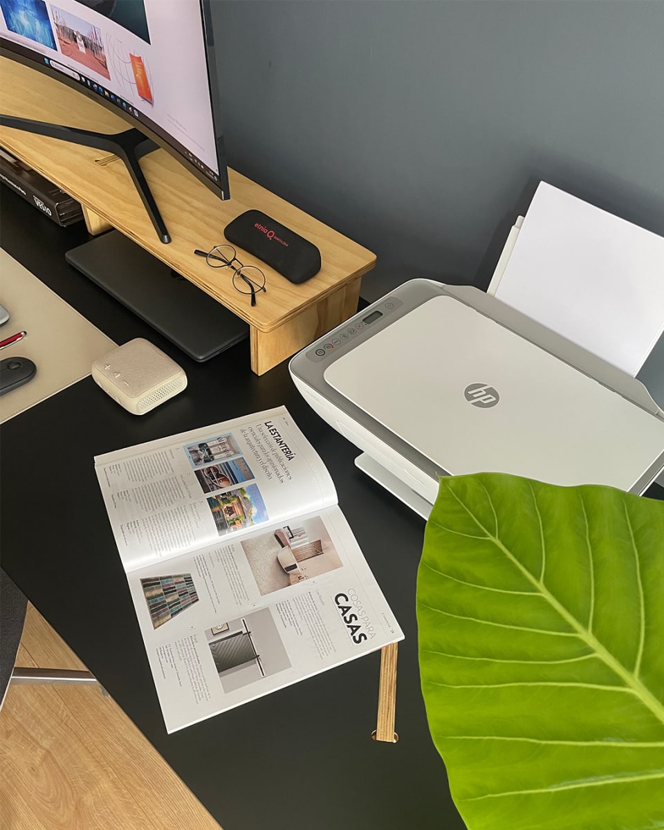 Escritorio Karya Tab. Negro 1.60x0.70mts7