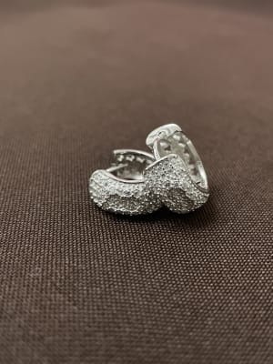 Aros pequeños con diseño plata 1