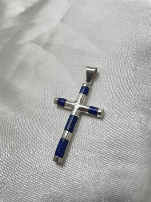 Colgante cruz con lapislazuli2