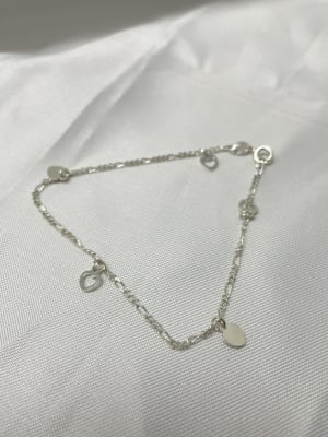 Pulsera cartier con colgantes corazones1