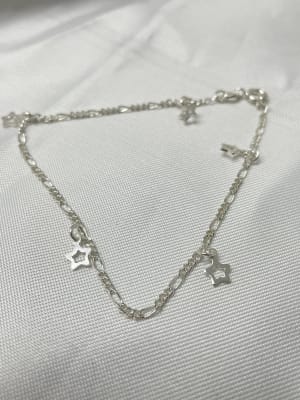 Pulsera con estrellas colgantes1