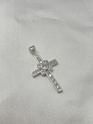 Colgante de cruz con circones dentro1