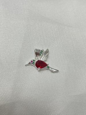 Colgante colibri con circón rojo  plata 9251