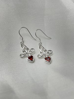 ARO COLGANTE TRIQUETA CORAZÓN1