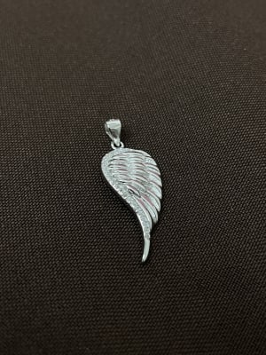 Colgante de ala con plumas 1