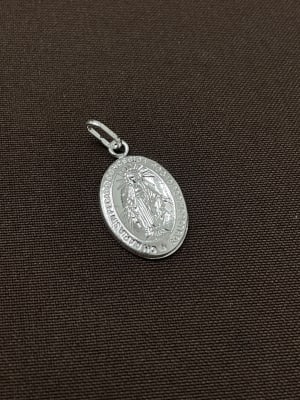 COLGANTE VIRGEN DE LOS RAYOS 22X15 MM1