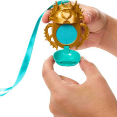 Muñeca Monster High Cleo De Nile Golden Glam Case Beauty Kit y Accesorios