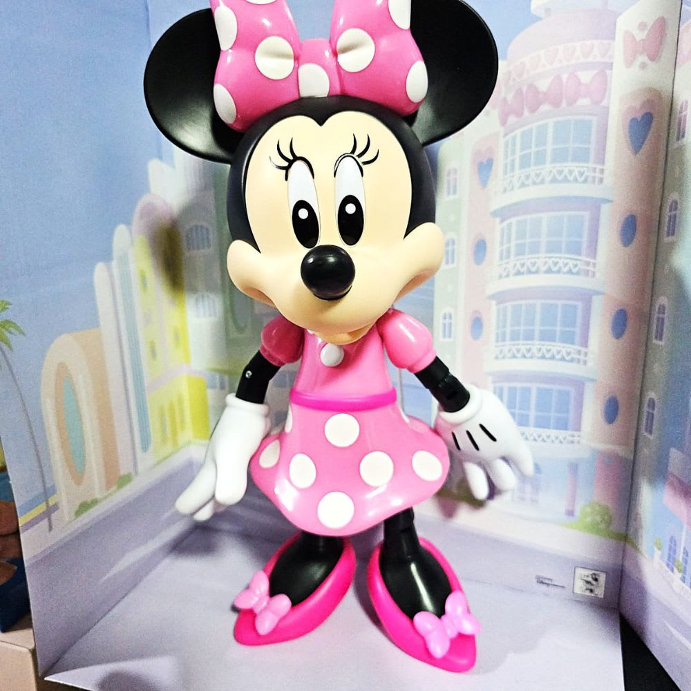 Figura Minnie Mouse Articulable con Luz y Sonido3
