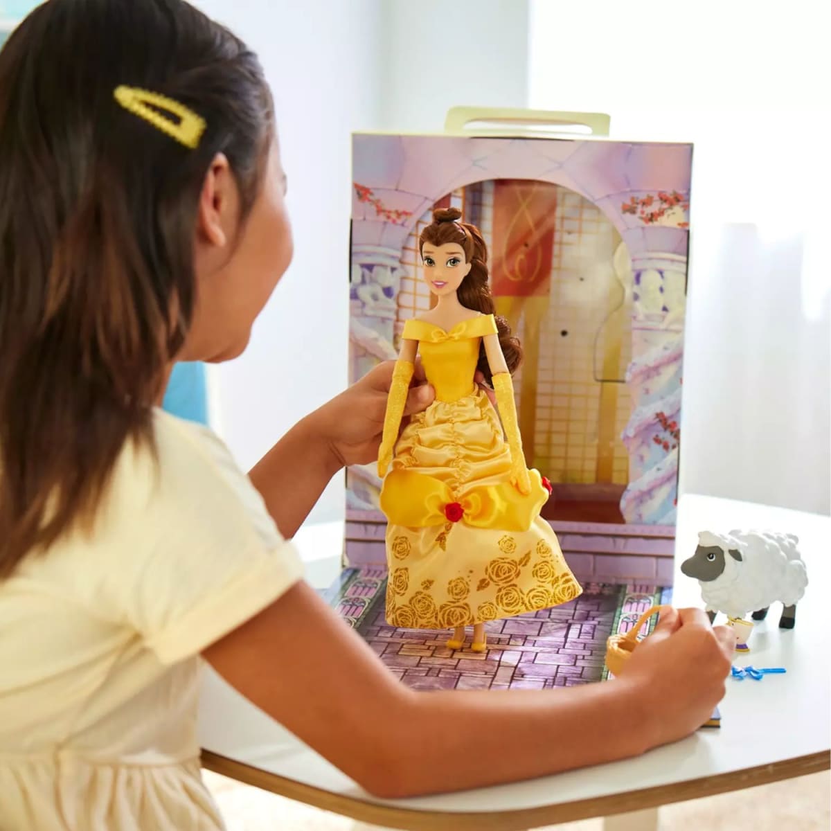 Muñeca Bella Story con Accesorios3