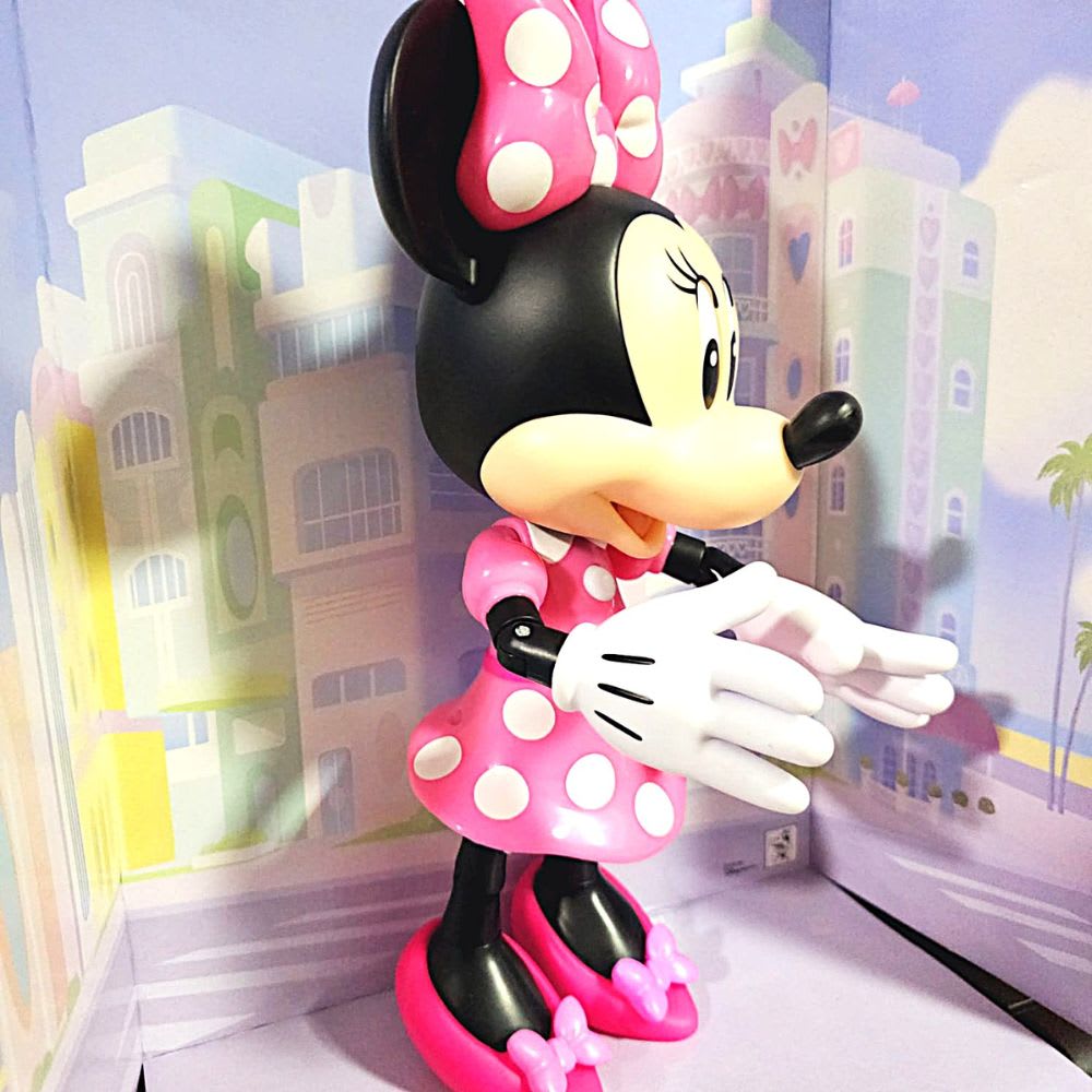 Figura Minnie Mouse Articulable con Luz y Sonido4