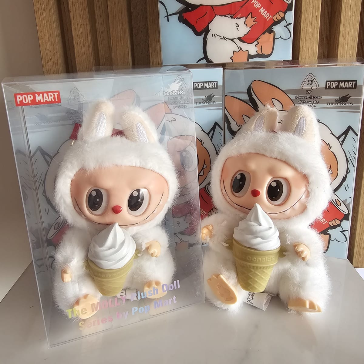 Dupe Labubu con Helado Serie Have a Seat Réplica3
