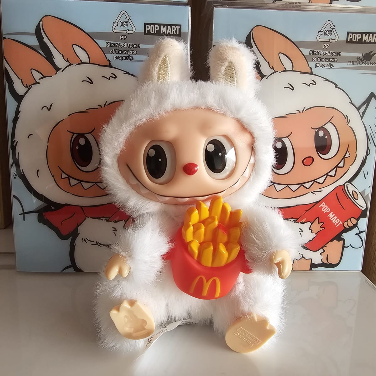 Dupe Labubu con Papitas Fritas Serie Have a Seat Réplica2