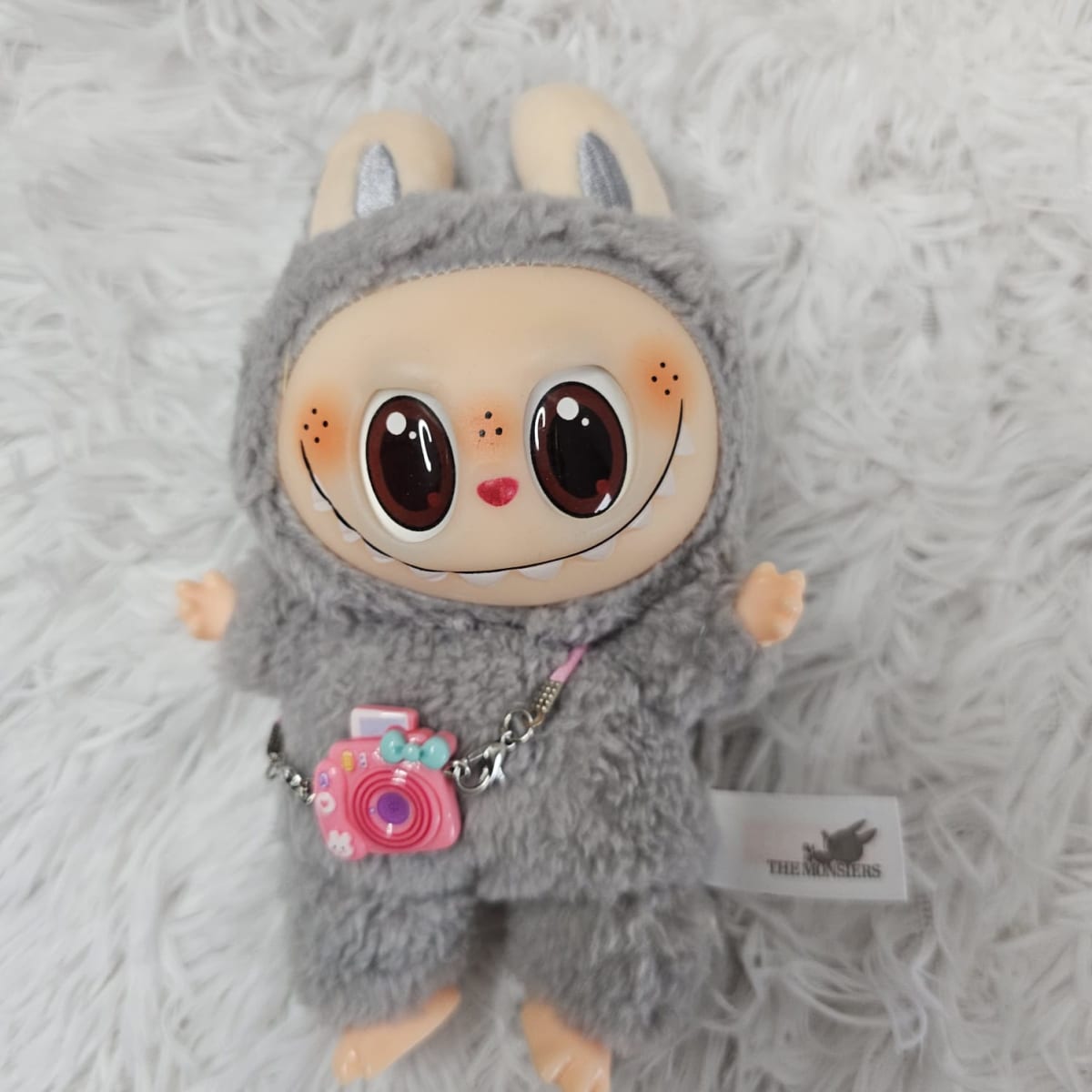 Labubu Dupe con Cámara de Accesorio2