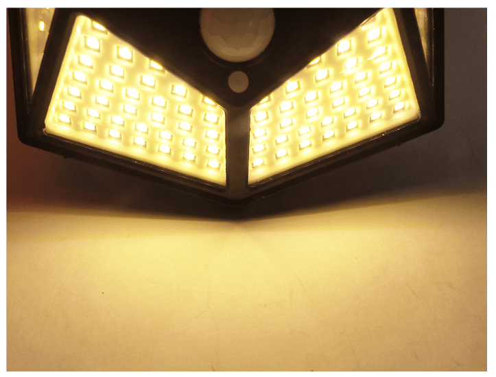 Aplique exterior solar 7 watts Luz Calida2