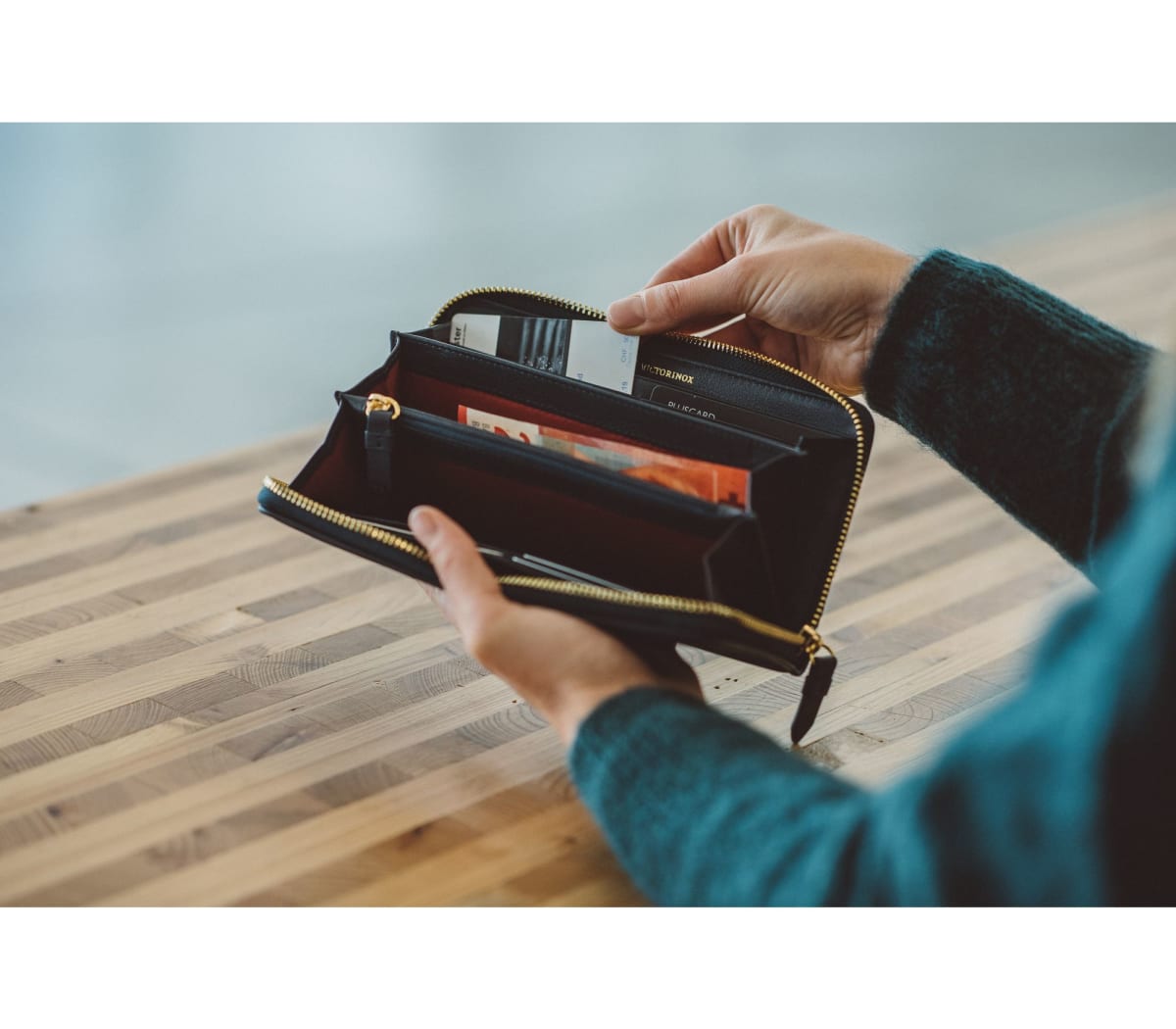 Billetera de cuero Victorinox Victoria 2.0 Continental6