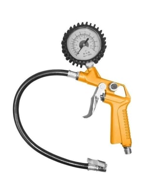 NEUMÁTICO DE AIRE INFLANDO LA PISTOLA
